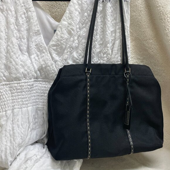 Woman's Classic Tailored Antonio Melani Black Tote/Shoulder Purse Medium Sized - Picture 1 of 13